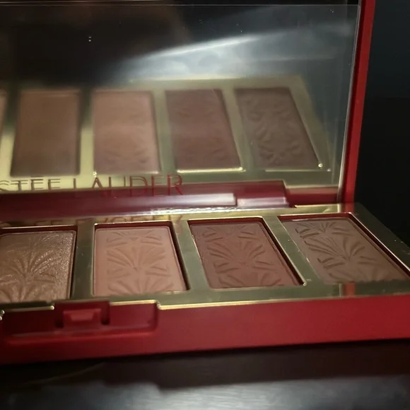 Estee Lauder Eyeshadow Palette - Nude and Rose Hues - Picture 3 of 7